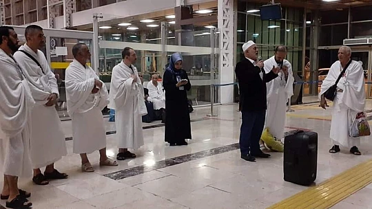 Elazığ'da umre kafilesi dualarla uğurlandı