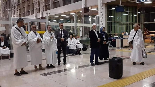 Elazığ'da umre kafilesi dualarla uğurlandı