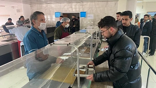 Elazığ'da üniversite öğrencilerine 'Çanakkale menüsü' dağıtıldı