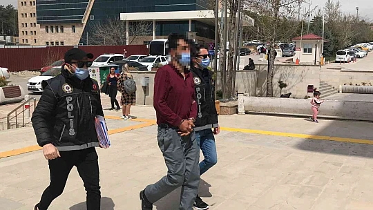 Elazığ'da uyuşturucu satarken suçüstü yakalanan şüpheli adliyeye sevk edildi