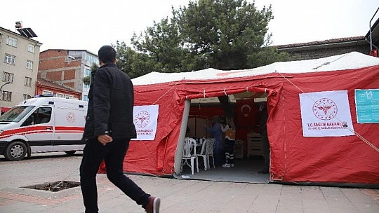 Elazığ'da vatandaşa aşı kolaylığı, meydana çadır kuruldu