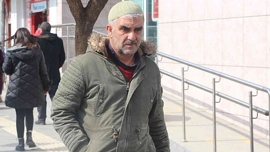 Elazığ'da vatandaşlar korona virüs tedbirlerini unuttu, maskeler çene altında kaldı