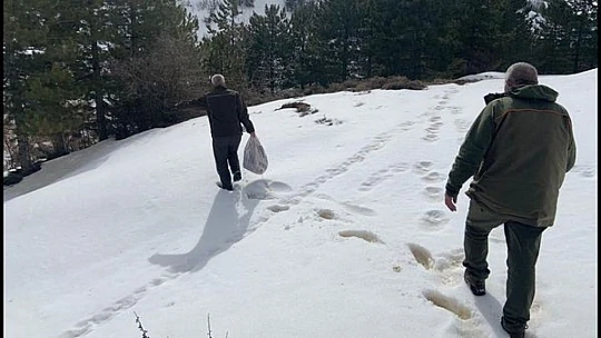 Elazığ'da yaban hayvanları için doğaya yem bırakıldı