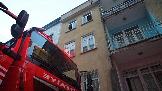 Elazığ'da yangında 3 kişi dumandan etkilendi