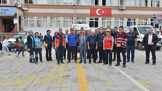 Elazığ'da yapılan deprem tatbikatı gerçeği aratmadı, öğrenciler meraklı gözlerle izledi