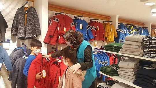 Elazığ'da yetim 500 çocuğa hediye