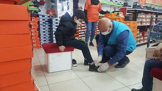 Elazığ'da yetim 500 çocuğa hediye