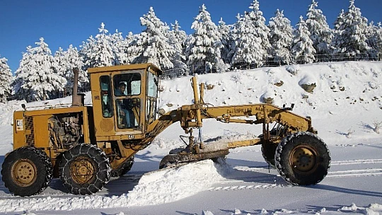 Elazığ'da yoğun kar yağışı, 269 köy yolunu kapattı