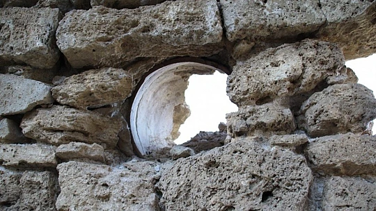 800 yıllık manastır restore edilmeyi bekliyor