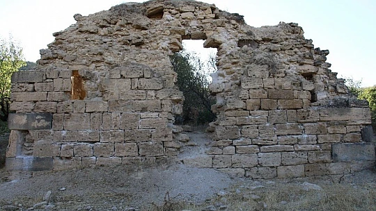 800 yıllık manastır restore edilmeyi bekliyor
