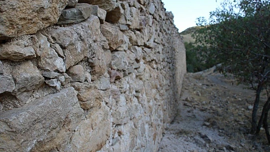 800 yıllık manastır restore edilmeyi bekliyor
