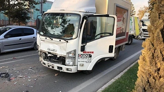 Elazığ'da zincirleme kaza, 5 araç birbirine girdi