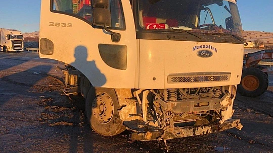 Elazığ'da zincirleme kaza 5 araç birbirine girdi: 4 yaralı