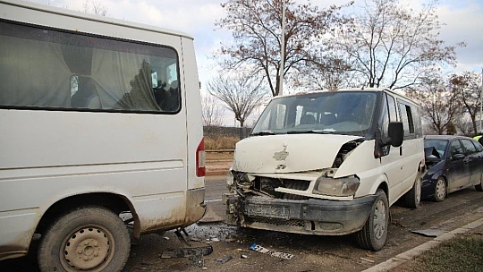 Elazığ'da zincirleme trafik kazası: 4 yaralı