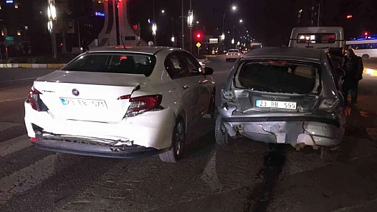 Elazığ'da zincirleme trafik kazası: 6 yaralı