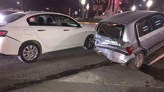 Elazığ'da zincirleme trafik kazası: 6 yaralı