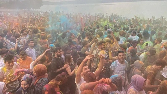 Elazığ'daki 'Color Fest' renkli görüntüler oluşturdu