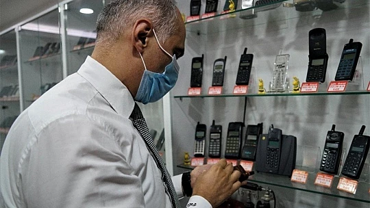 Elazığ'daki telefon koleksiyonu görenleri hayrete düşürüyor