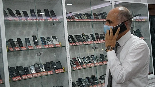 Elazığ'daki telefon koleksiyonu görenleri hayrete düşürüyor