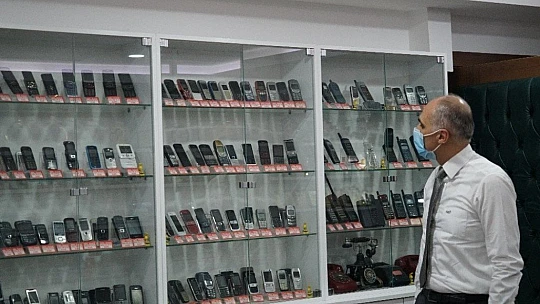 Elazığ'daki telefon koleksiyonu görenleri hayrete düşürüyor