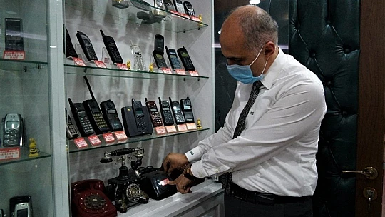 Elazığ'daki telefon koleksiyonu görenleri hayrete düşürüyor