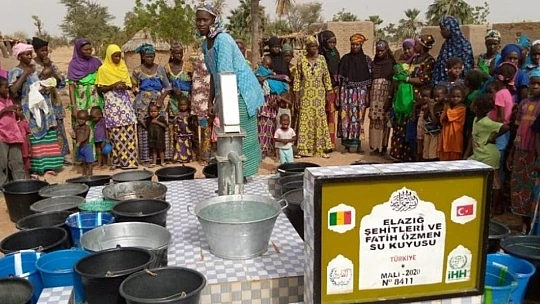 Elazığ'dan şehitler adına Mali'de  su kuyusu açıldı