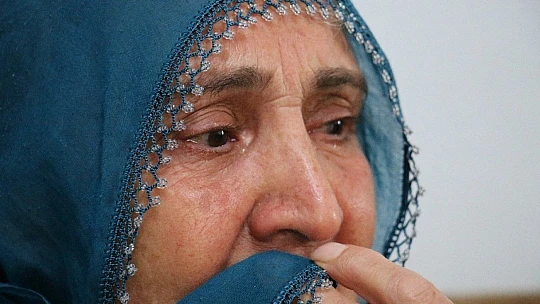 Elazığ depreminde enkazdan 17 saat sonra kurtarılan Hatun nine o anları anlattı