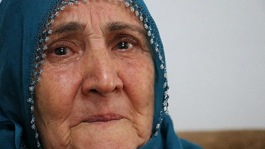 Elazığ depreminde enkazdan 17 saat sonra kurtarılan Hatun nine o anları anlattı