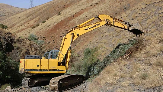 Elazığ derelerinde ıslah çalışması sürüyor