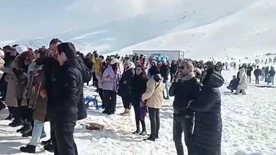 Elazığ Hazarbaba Kayak merkezinde vatandaşlar doyasıya eğlendi