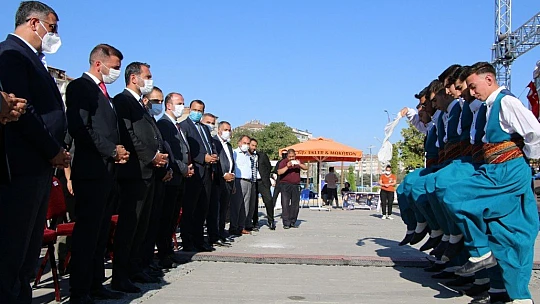 Elazığ'ı dünyaya tanıtan Salçalı Köfte Festivali'nin 3'üncüsü başladı