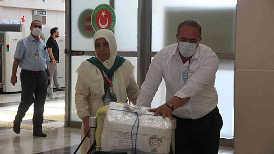 Elazığ'ın ilk hacı kafilesi kutsal topraklardan döndü