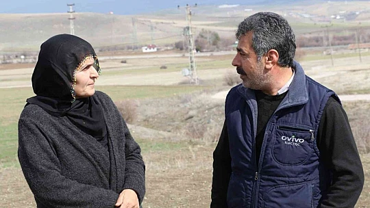 Elazığ'ın ilk kadın muhtarıydı, koltuğu eşinden devraldı, köyün Emine ablası oldu