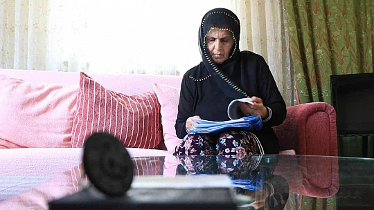 Elazığ'ın ilk kadın muhtarıydı, koltuğu eşinden devraldı, köyün Emine ablası oldu