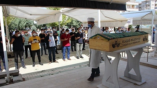 Elazığ'ın sevilen doktoru, son yolculuğuna uğurlandı