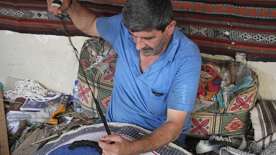Elazığ'ın son semer ve palan ustası teknolojiye direniyor