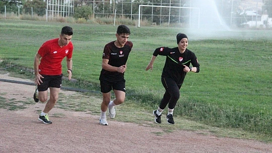 Elazığ'ın tek kadın hakemi maçlara hazırlanıyor
