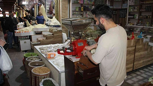 Elazığ Kapalı Çarşı'da bayram yoğunluğu