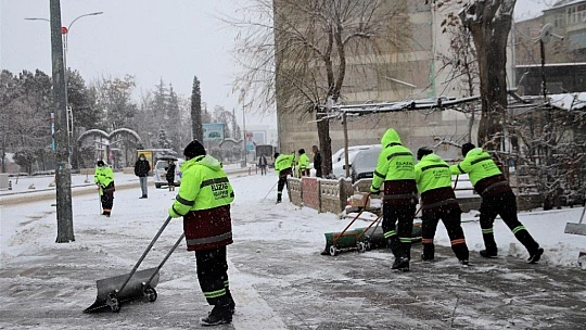 Elazığ kar yağışı ile beyaza büründü, eğitime ara, engelli ve hamilelere izin verildi