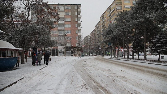 Elazığ kar yağışı ile beyaza büründü, eğitime ara, engelli ve hamilelere izin verildi