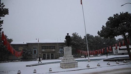 Elazığ kar yağışı ile beyaza büründü, eğitime ara, engelli ve hamilelere izin verildi