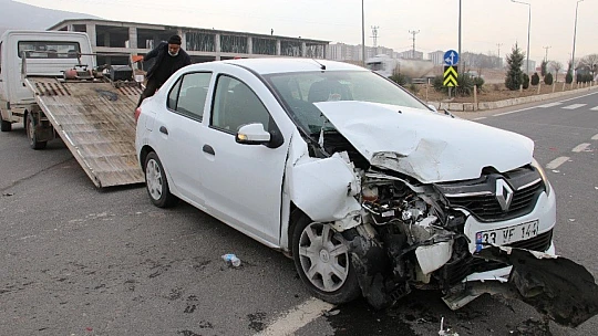 Elazığ otomobil ile transit çarpıştı: 3 yaralı