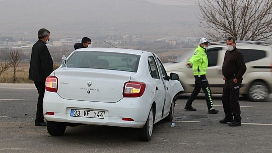 Elazığ otomobil ile transit çarpıştı: 3 yaralı