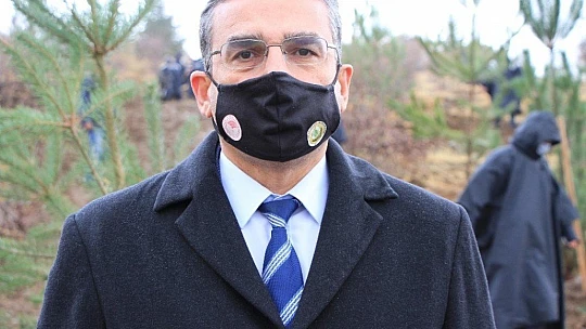 Elazığ polisi, depremlerde hayatını kaybedenlerin anısına fidan dikti