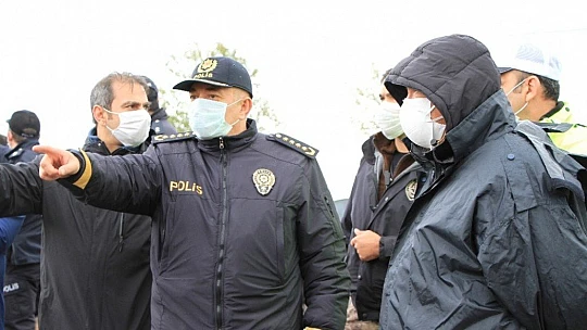 Elazığ polisi, depremlerde hayatını kaybedenlerin anısına fidan dikti