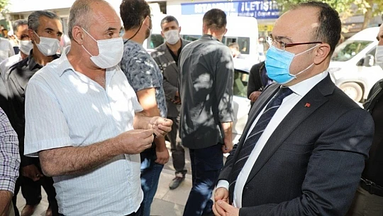 Elazığ Valisi, iş talebinde bulunan genç adama sigarayı bıraktırdı