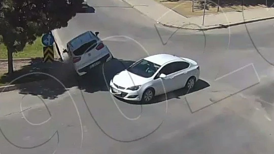 Elazığ ve Bingöl'de trafik kazaları kameraya yansıdı