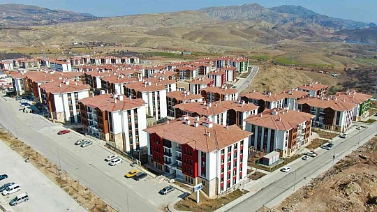 Elazığlı depremzedelerden, devlete, 'Kendi imkanlarımızla alamayacağımız evler verildi' minnettarlığı