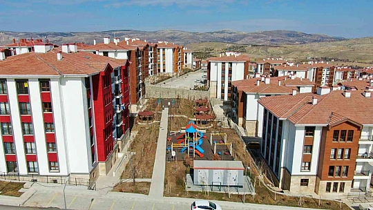 Elazığlı depremzedelerden, devlete, 'Kendi imkanlarımızla alamayacağımız evler verildi' minnettarlığı