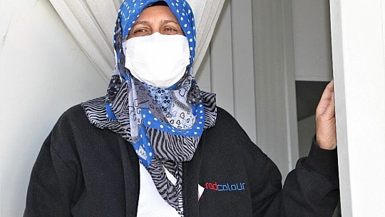 Elazığlı depremzedelere Kızılay'dan battaniye desteği